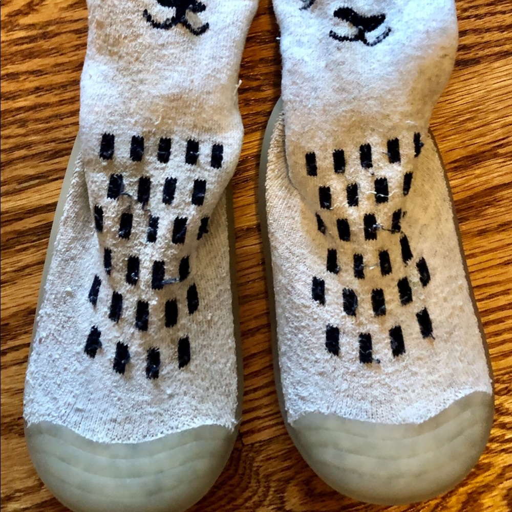 Minene Baby size 6 slippers